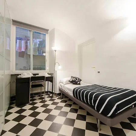 Apartment Hintown In Via Del Campo Nella Citta Vecchia Genoa